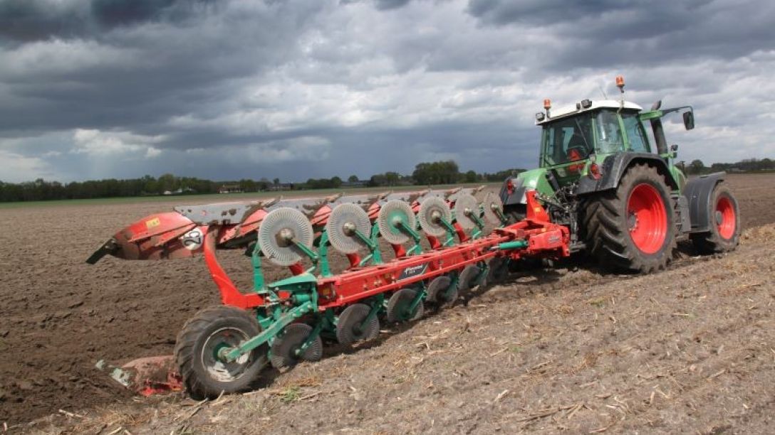 Nošeni plug 2500 i-Plough® - za traktore do 280 KM, 4 - 6 brazdi