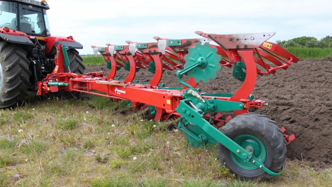 Nošeni plug Kverneland ED / LD – za traktore do 350 KS, 3 – 6 brazdi