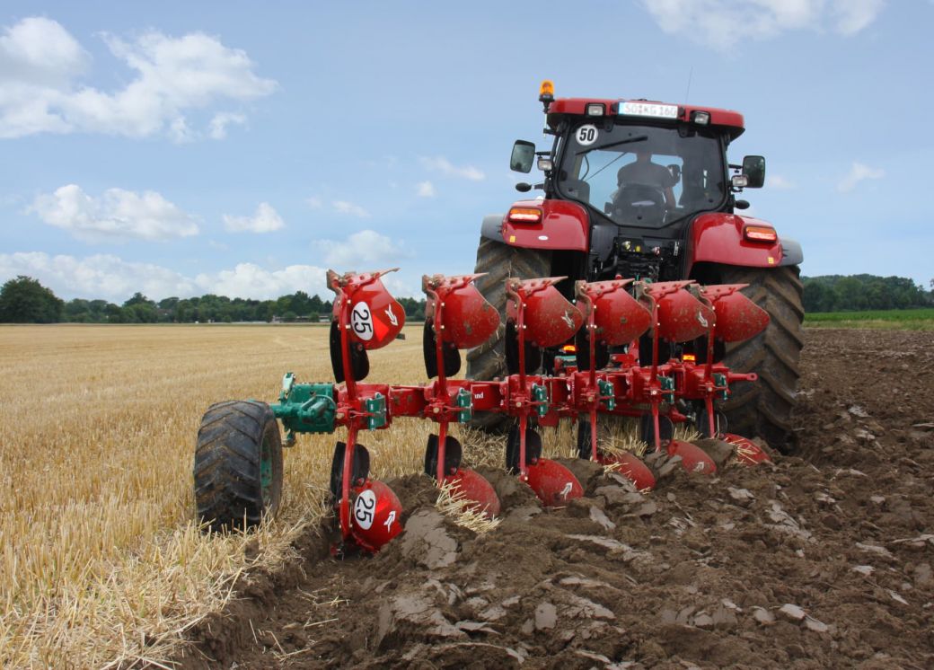Nošeni plug Ecomat Variomat® – za traktore do 180 KS, 5 – 8 brazdi